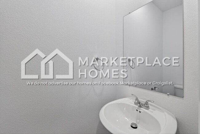 Building Photo - 2644 E Gila Wy