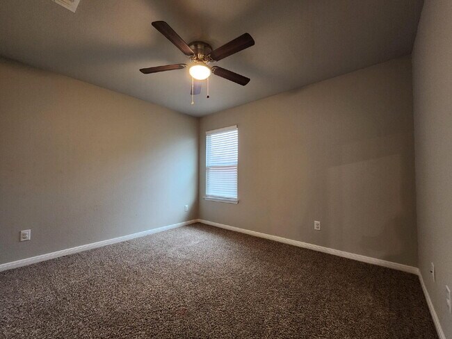 Building Photo - "Beautiful 3 Bedroom, 2 Bathroom Home for ...
