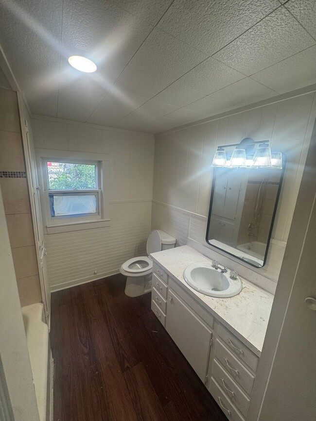 Building Photo - NEWLY RENOVATED - CHARMING 3/2 with STORAGE UNIT and COVERED PARKING