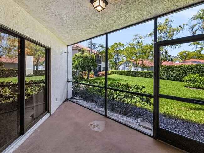 Building Photo - ** COACH HOMES @ BERKSHIRE LAKES ** 2 BED / 2 BATH - 1ST FLOOR CONDO - GARAGE - ANNUAL RENTAL