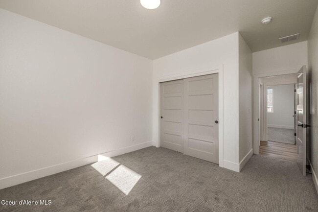 Building Photo - New Home in Thayer Farms North!