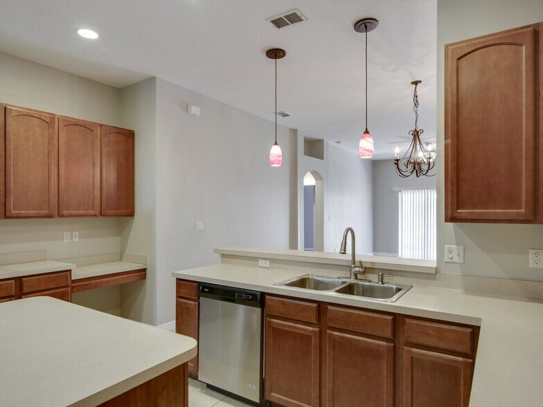 Building Photo - 30513 Pga Dr