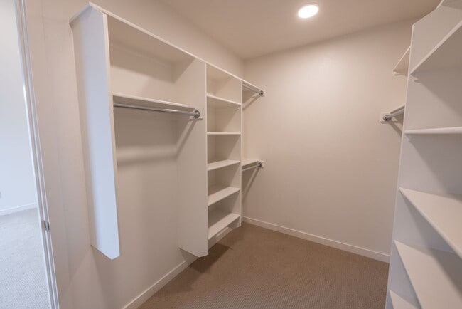 Building Photo - Riverside Townhomes - Waterfront Living in Vancouver