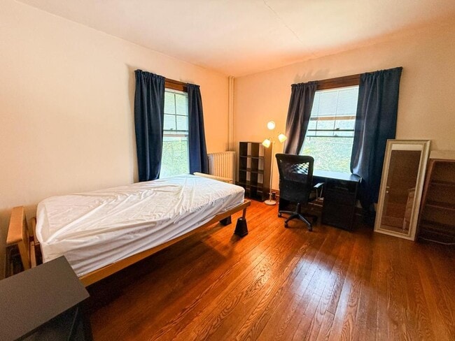 Building Photo - 207 Kelvin Pl