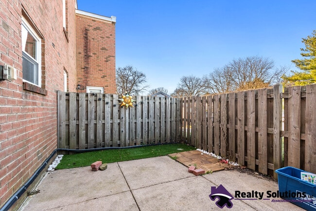 Building Photo - 1018 Harbour Dr