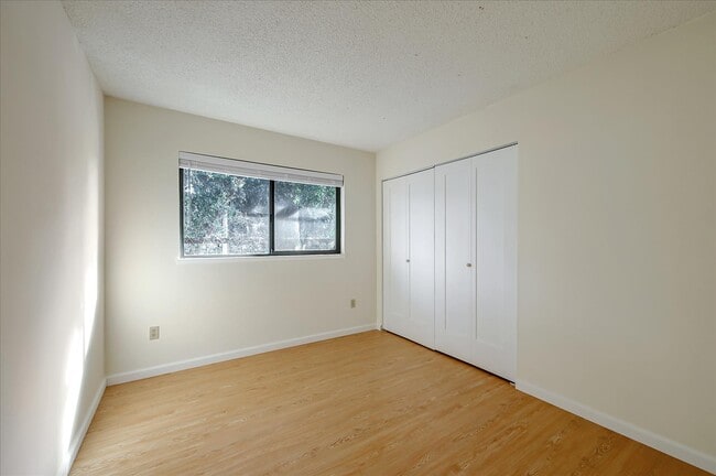 Building Photo - 10 Pueblo Dr