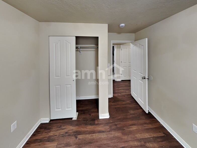 Building Photo - 4968 W Diamondback Dr
