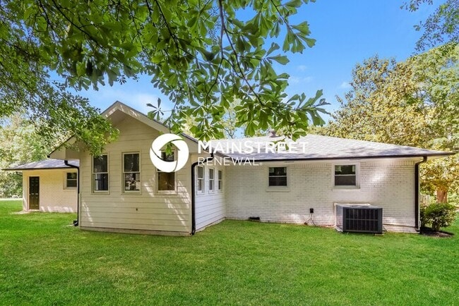 Building Photo - 4 Bedroom Pet-Friendly Home in Mableton, GA with Main Street Renewal