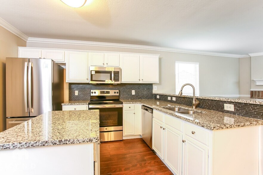 Building Photo - 421 Pin Oak Ln