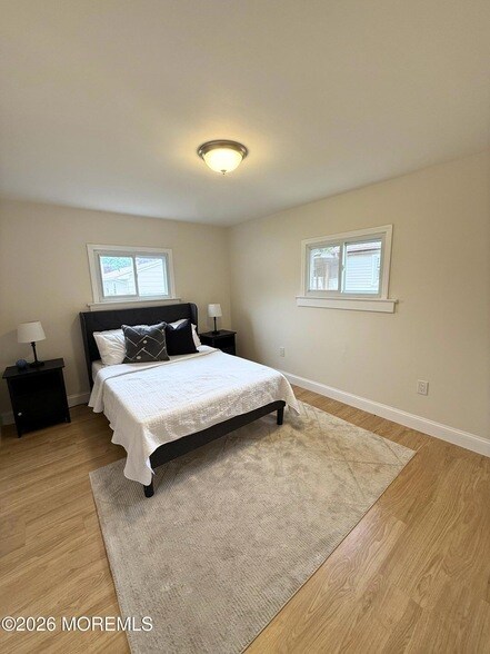 Building Photo - 484 Bara St