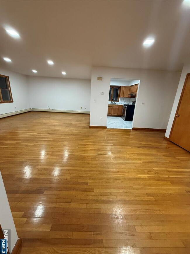 Building Photo - 967 E 23rd St