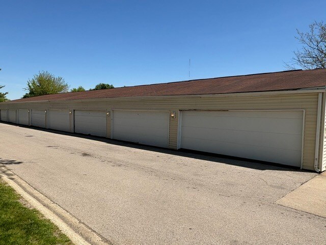 Building Photo - 200 S Waters Edge Dr