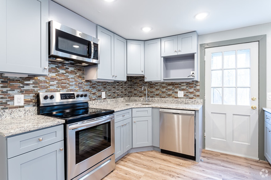 3BD/2BD 2BA Kitchen Remodel - Willington Oaks Apartments