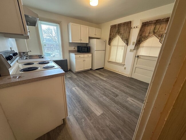 Building Photo - 40 N Chestnut St