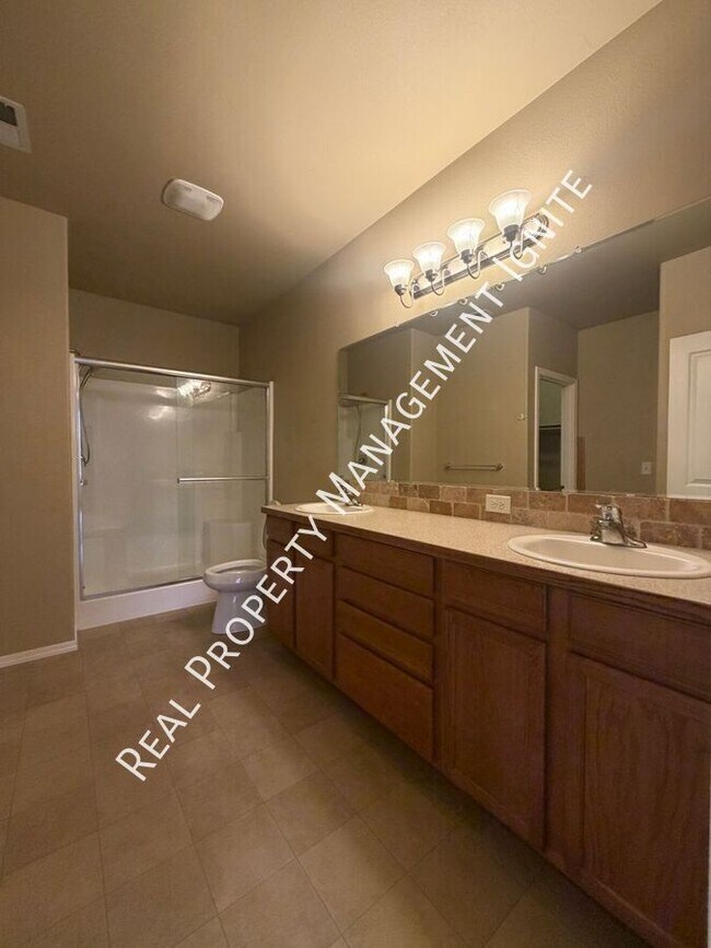 Building Photo - 332 SW Antler Ridge Ln