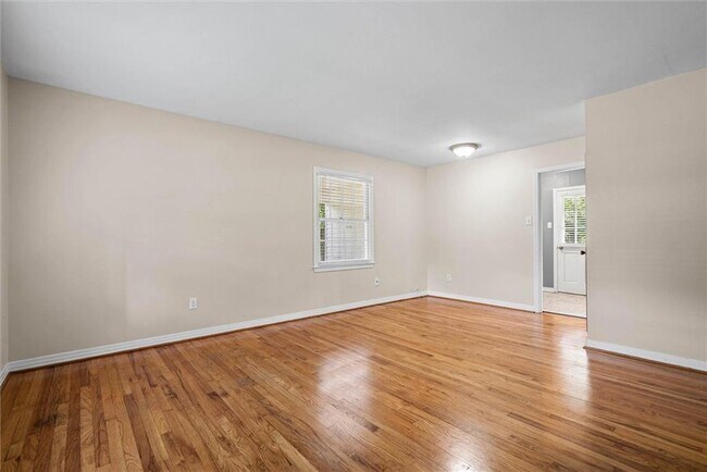 Building Photo - 161 Poydras Ave