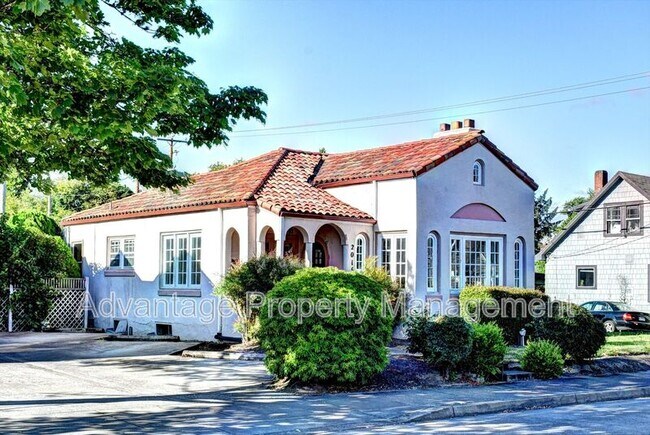Building Photo - 2015 NW Van Buren Ave
