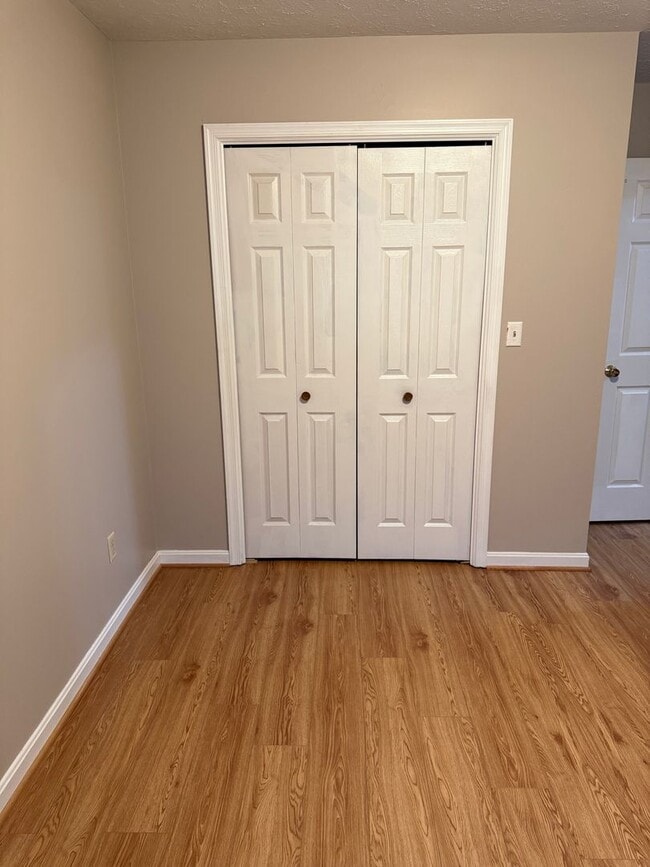 Building Photo - 1560 Buttercup Dr