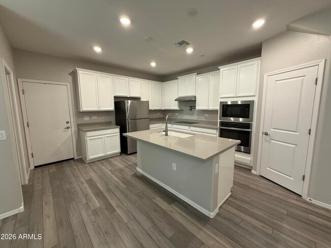 Building Photo - 2669 S Peppertree Dr