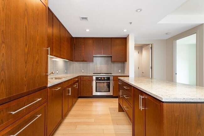 Building Photo - 580 Washington St