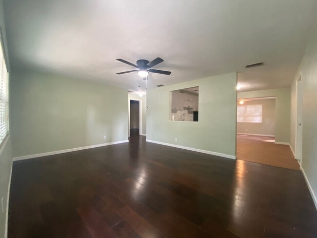 Building Photo - Updated 2 bedroom in South Daytona