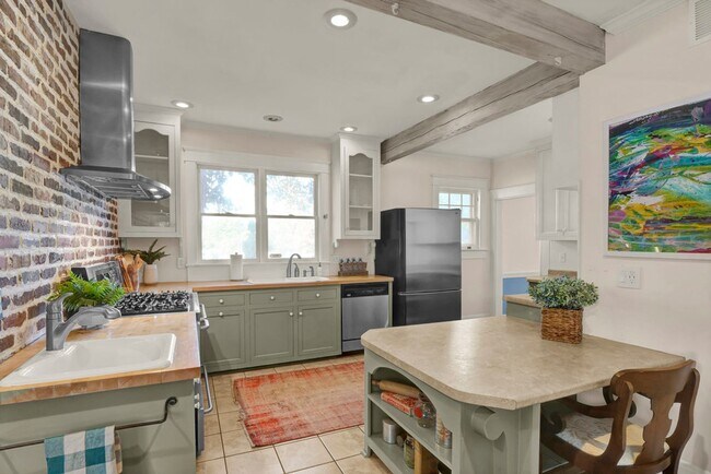 Building Photo - Gorgeous Historic Home in Downtown Wilmington