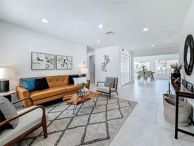 Building Photo - 572 Baywood Dr N