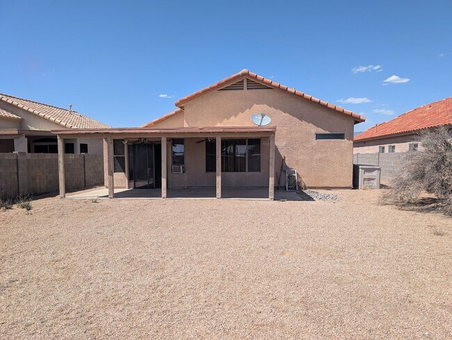 Building Photo - Convenient Tucson Eastside Home with 3 bed...