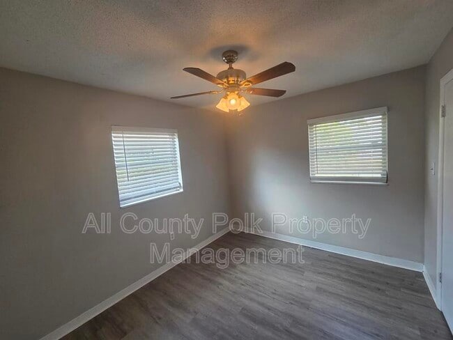 Building Photo - 602 SE 5th St