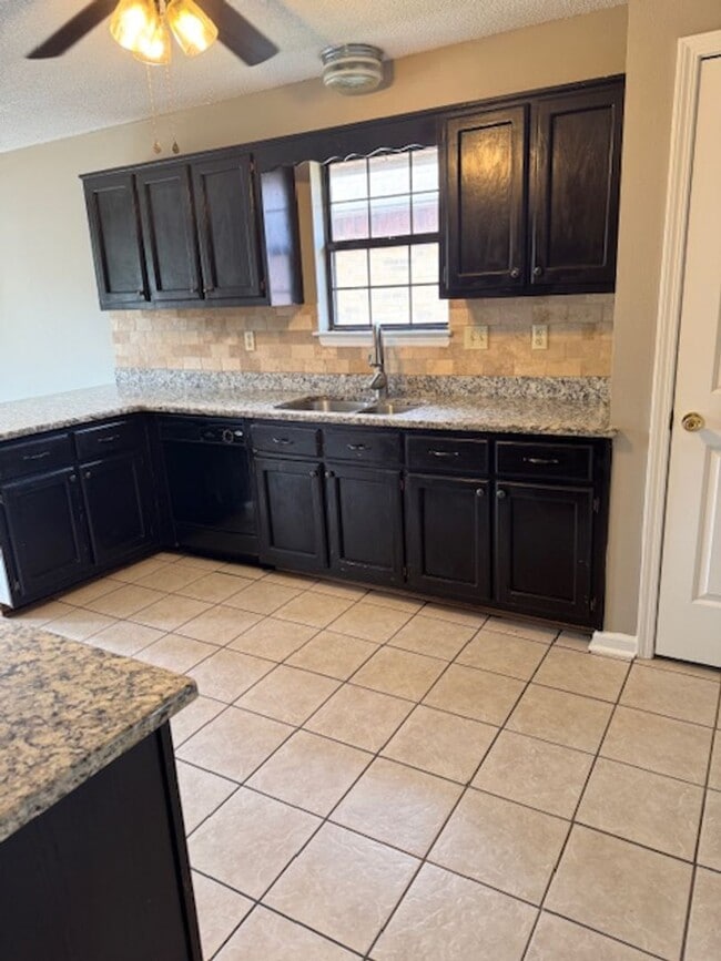 Building Photo - Renovated 3 Bedroom 2 Bath Home for Rent w...