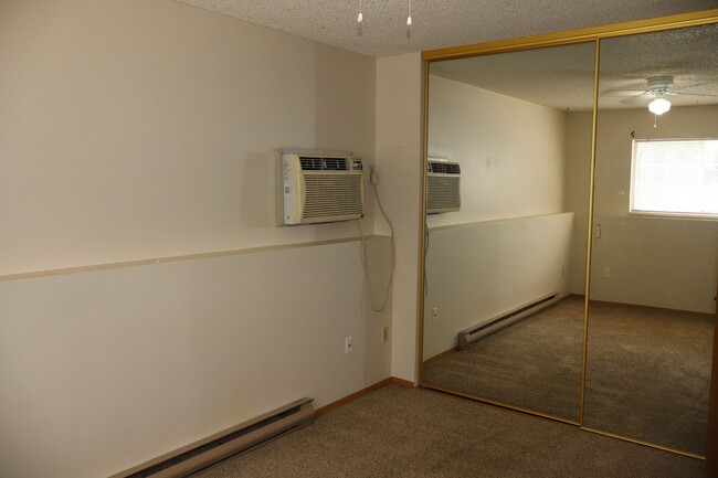 Building Photo - Spacious 2BR/2BA Condo Steps from Campus