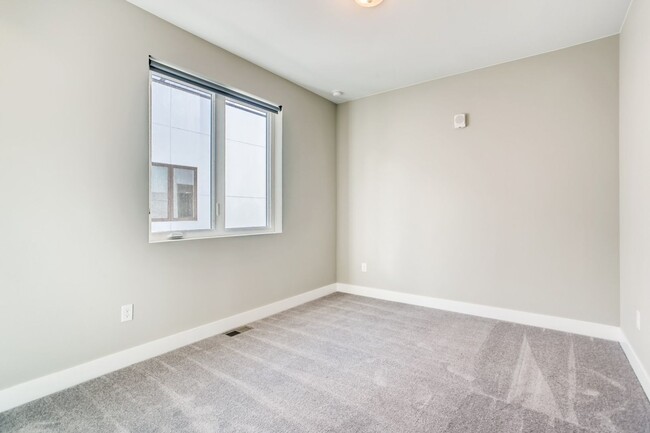 Building Photo - New Construction 3 Bedroom Townhomes with ...