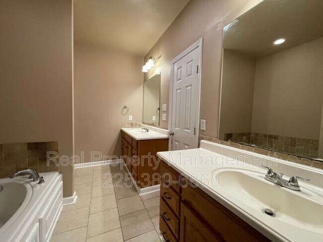 Building Photo - 30092 Irene Kennard Ave