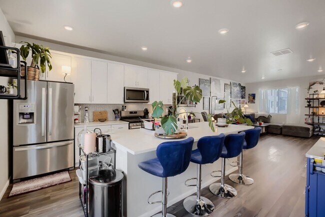 Building Photo - Spacious 3-Bedroom Home with Modern Finishes in North Broomfield