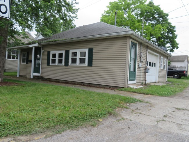 Building Photo - 410 E Houston St