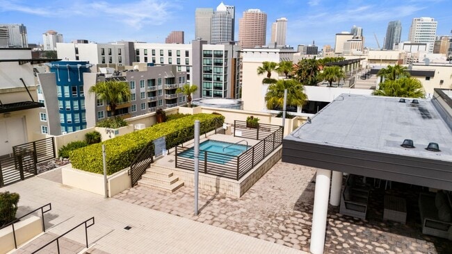 Building Photo - 1208 E Kennedy Blvd
