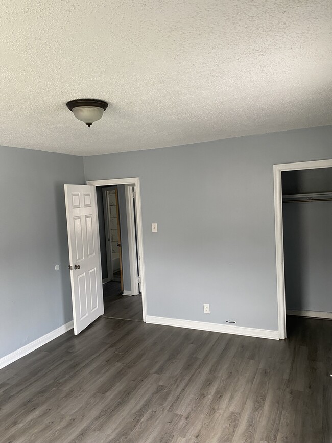 Building Photo - 6254 Everett Ave