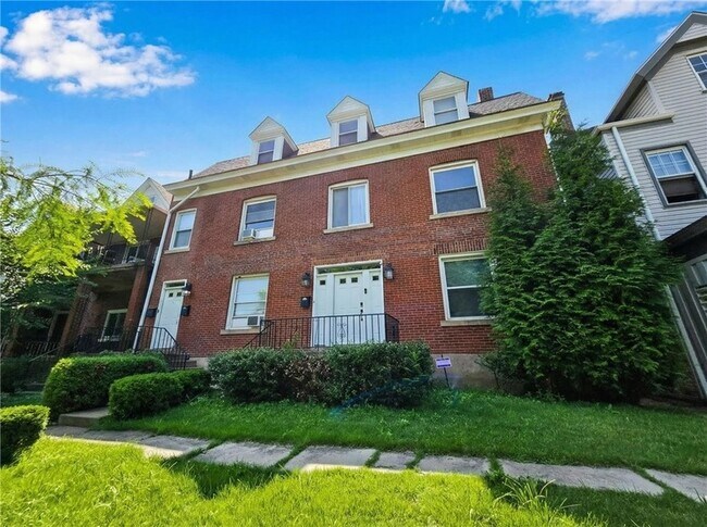 Building Photo - 224 S Pacific Ave