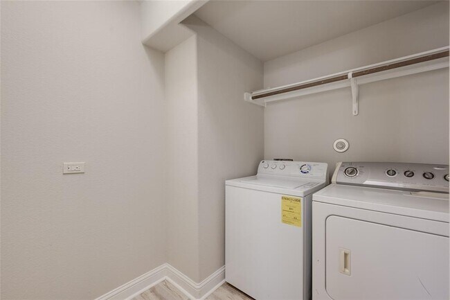Building Photo - 5701 Cougar Dr