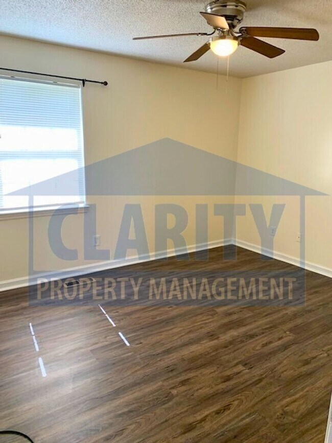 Building Photo - **766/768 Urbane Road NE
