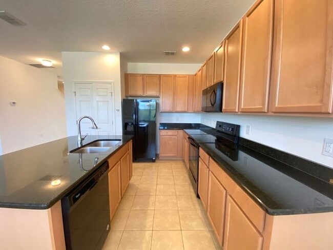 Building Photo - Carlisle Grand-120 Seville Dr Davenport, F...