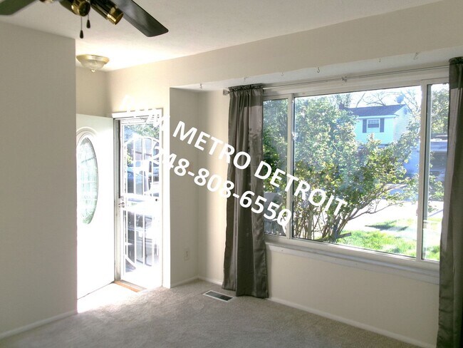 Building Photo - Move in ready Ranch Style Home in Westland