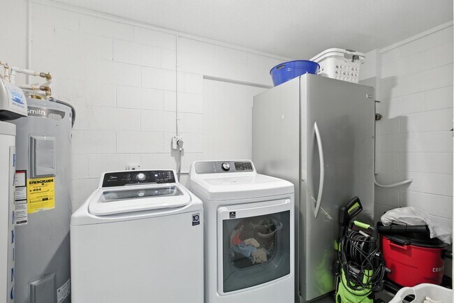 Building Photo - Spacious 4-Bedroom Home in Wildwood – Rece...