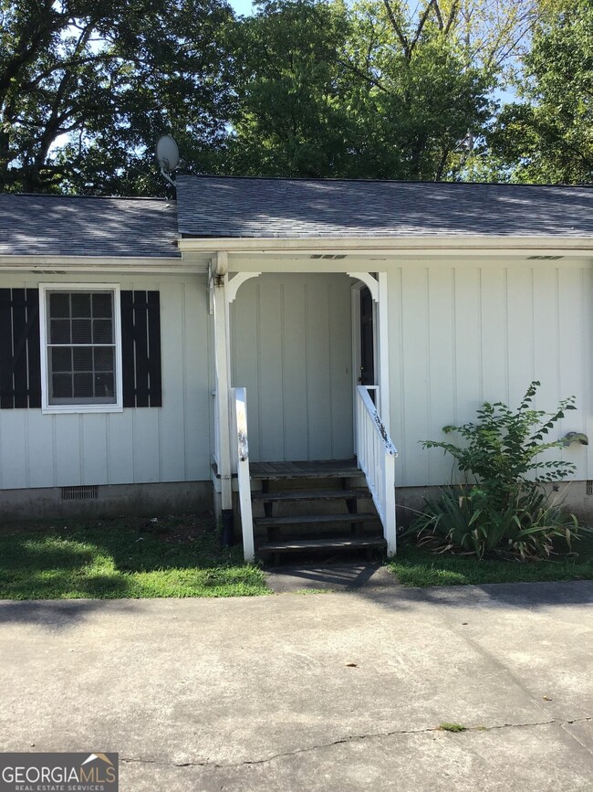 Building Photo - 947 Old Summerville Rd NW