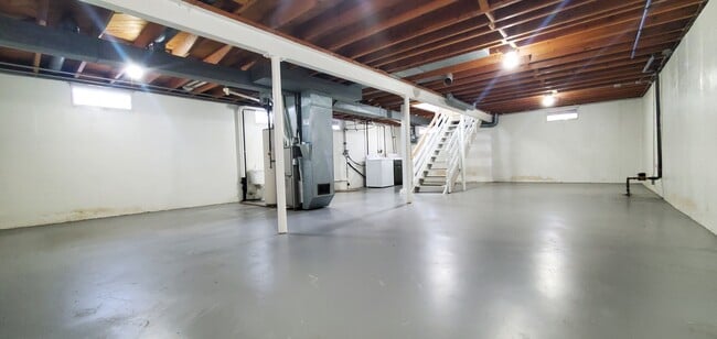 Building Photo - 2803 Seely Ave SE