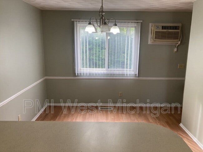 Building Photo - 214 Grand Manor Dr