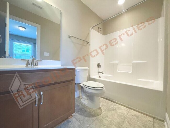 Building Photo - Lovely 3 Story 3 Bedroom 3.5 Bath 1 Car-Ga...