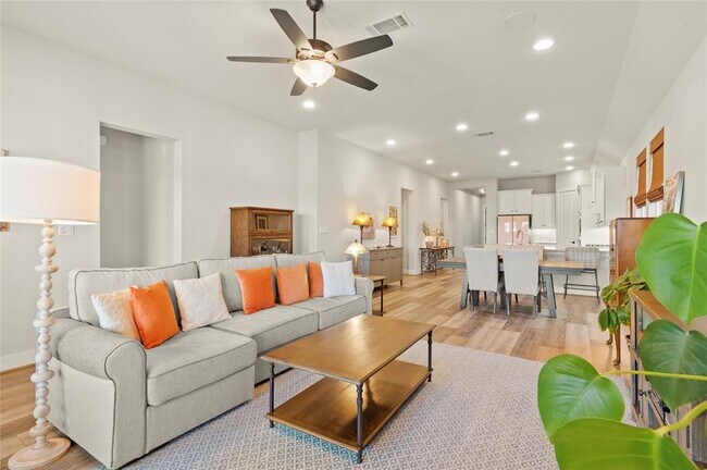 Building Photo - 111 Chinaberry Bnd