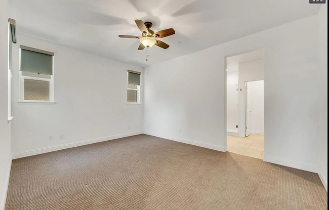Building Photo - 3 bedroom | 3.5 bathroom | Davis Single Fa...