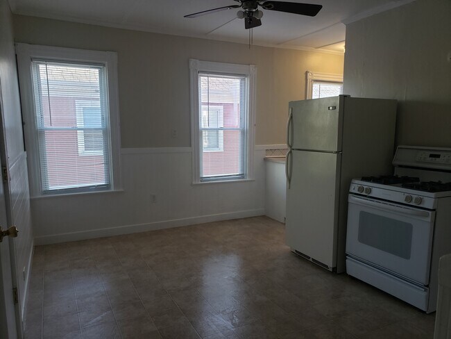 Building Photo - 17 Starkey Ave